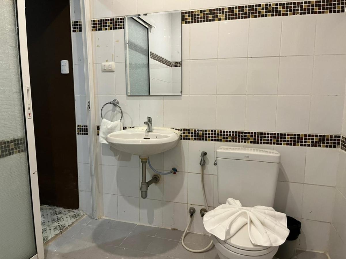 Cozy Rooms Asoke 방콕 외부 사진